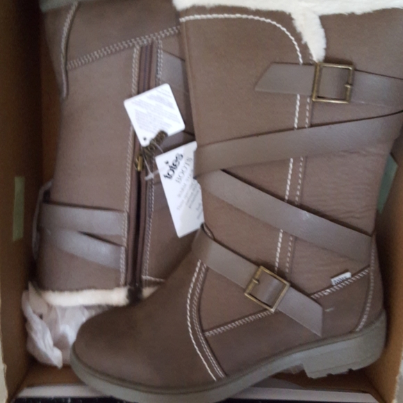 Totes - Picture 1 of 3